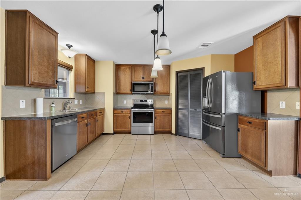 Photo 14 of 606 Barton Drive