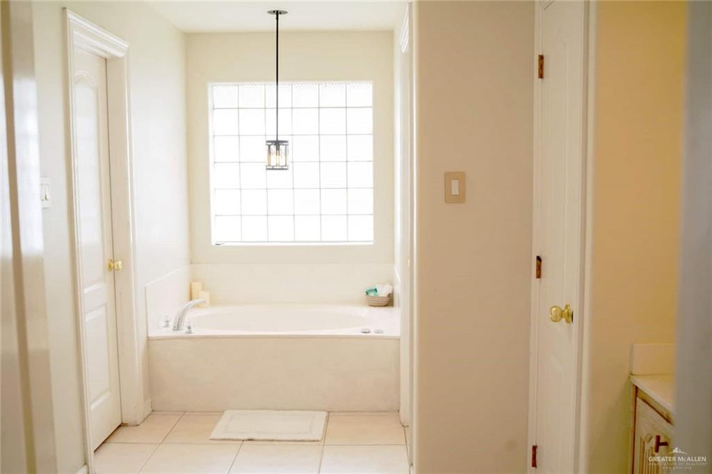 Photo 12 of 3010 Hawthorne Avenue