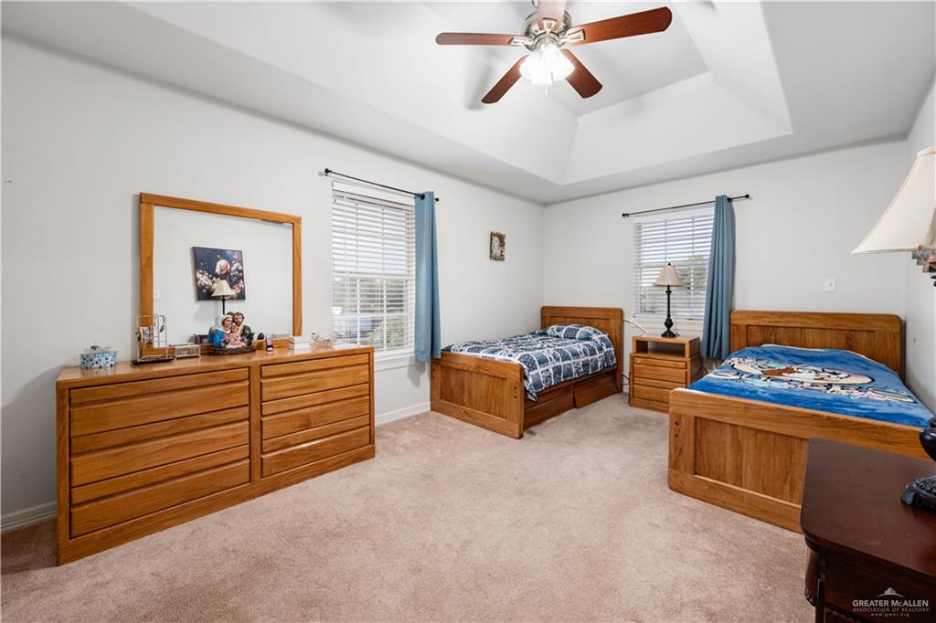 Photo 11 of 816 Woodford Street