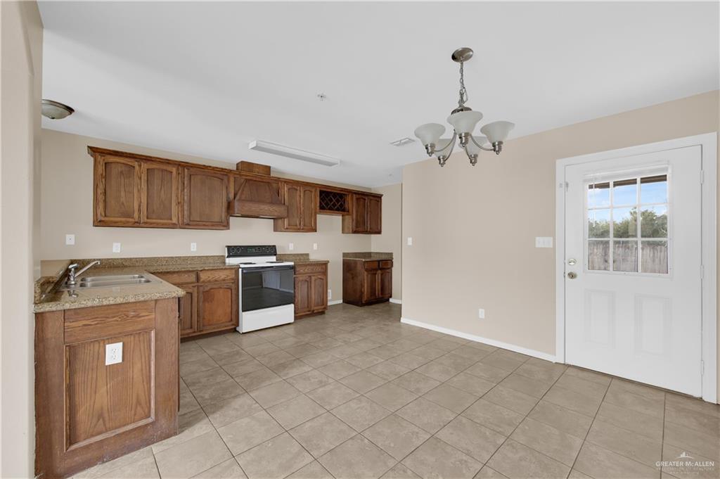 Photo 4 of 1607 Omni Avenue