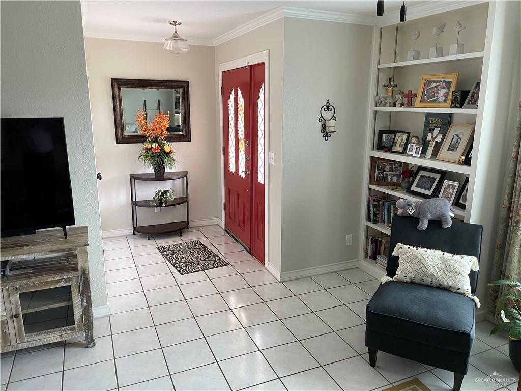 Photo 2 of 717 Griffin Parkway