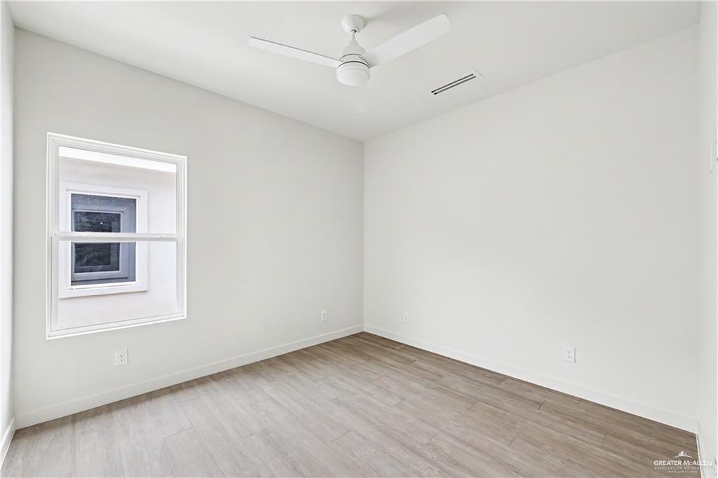 Photo 9 of 5800 Ozark Avenue #4