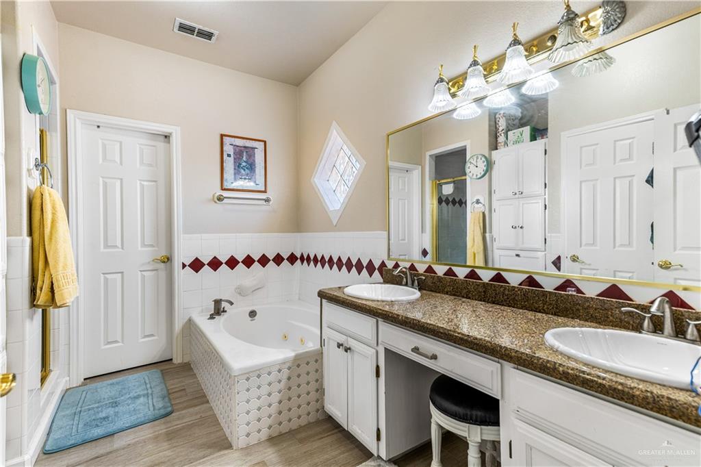 Photo 10 of 2300 Pelican Avenue