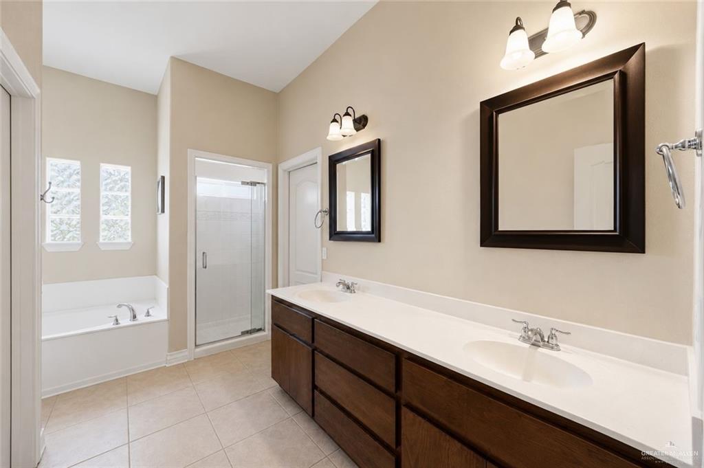 Photo 7 of 3720 Macquarie Drive