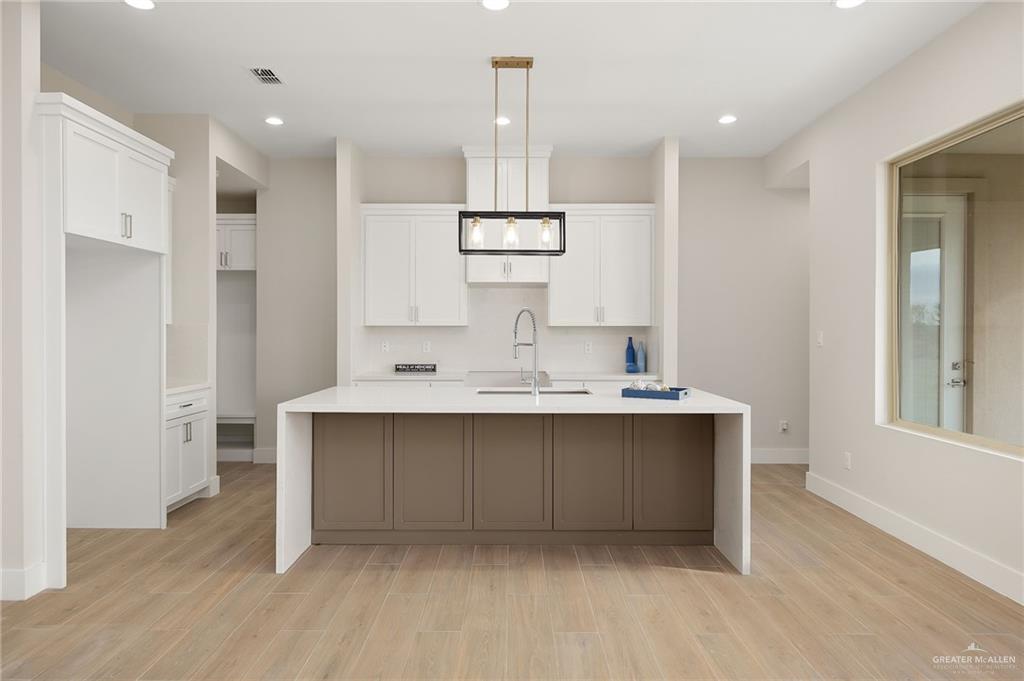 Photo 5 of 2529 Trinity Avenue