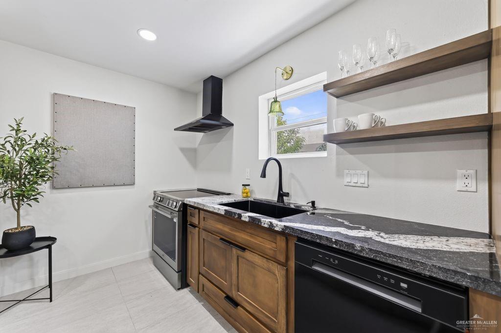 Photo 6 of 1624 Dulcinea Avenue