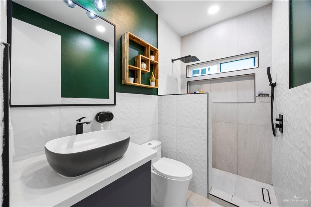 Photo 14 of 701 Santa Cecilia Street