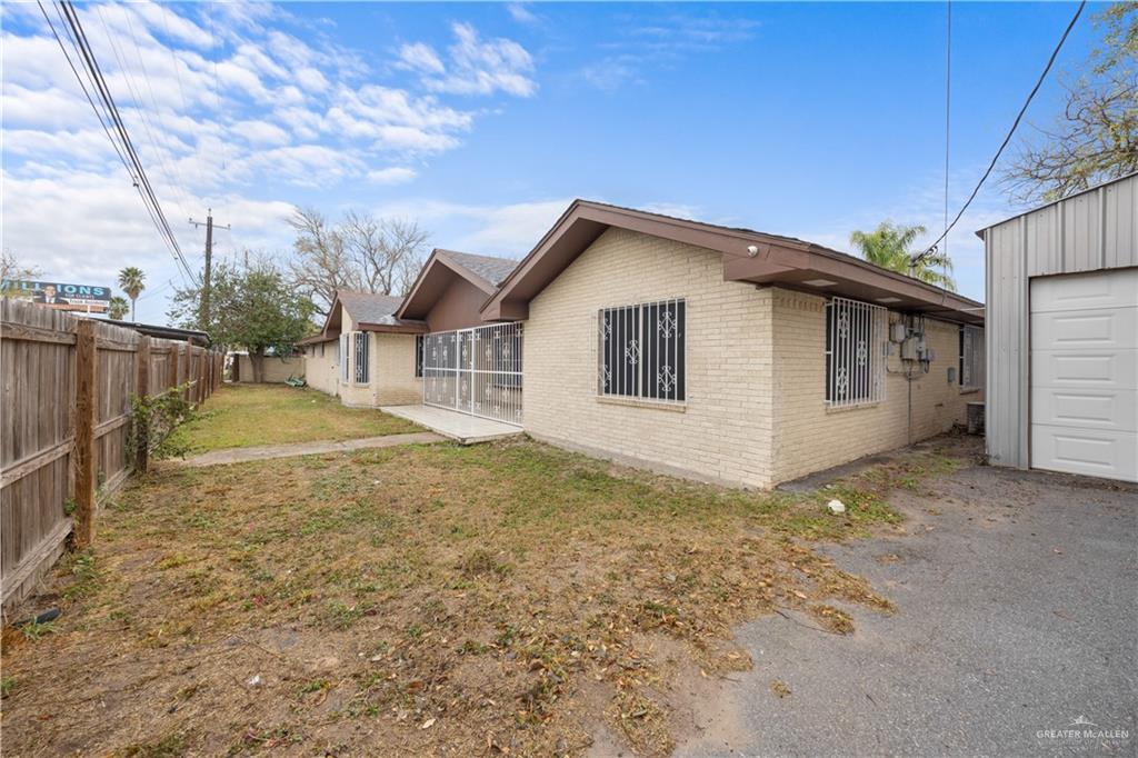 Photo 17 of 1023 La Vista Drive