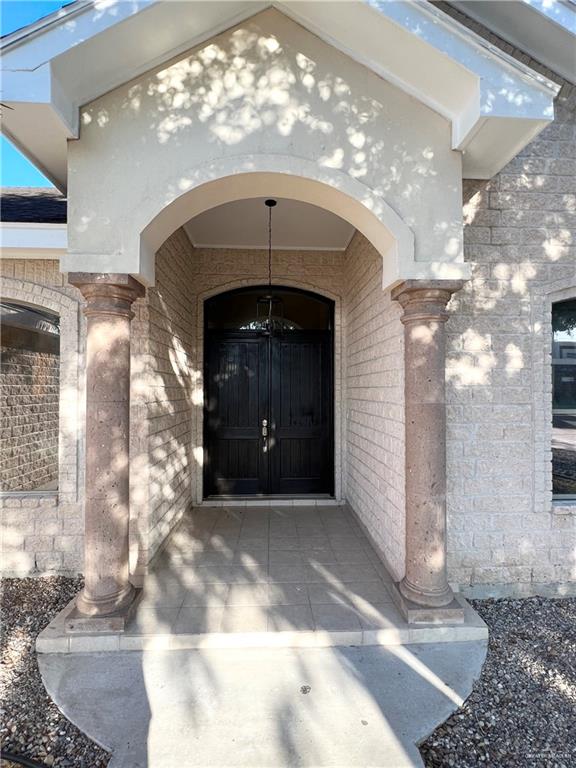 Photo 2 of 304 Mockingbird Avenue