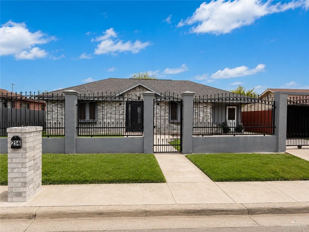 Photo 2 of 214 Resplandor Street