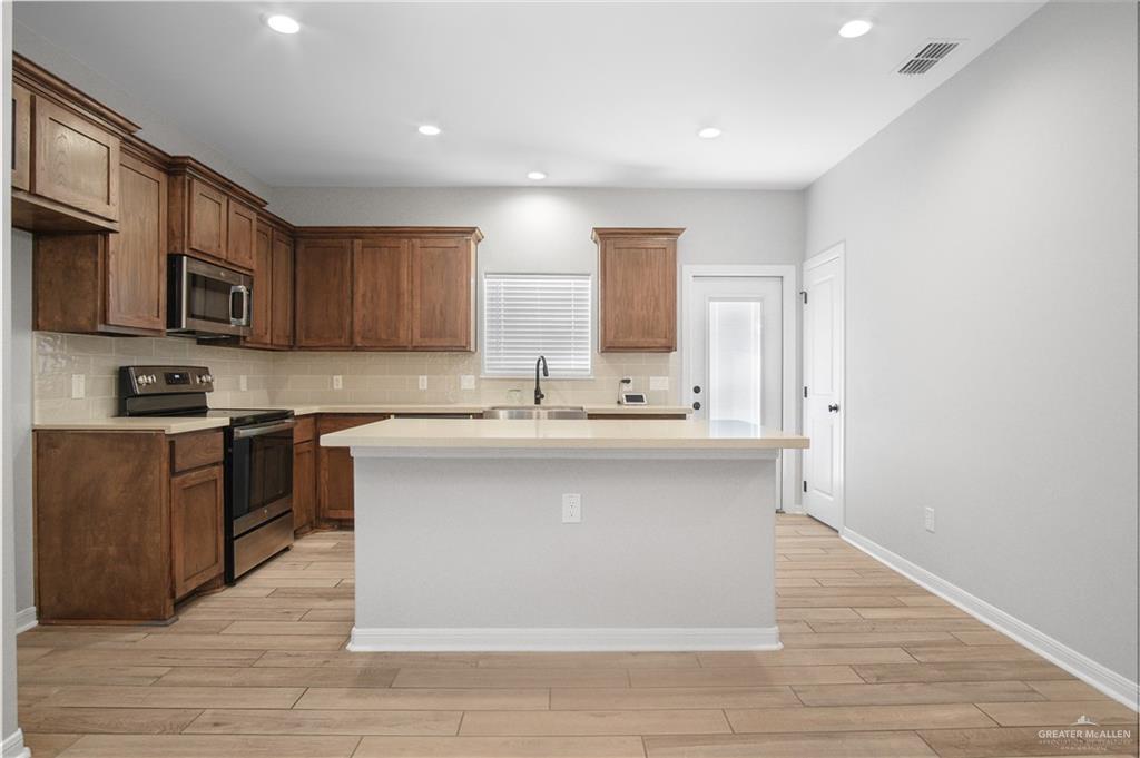 Photo 5 of 590 Live Oak Street