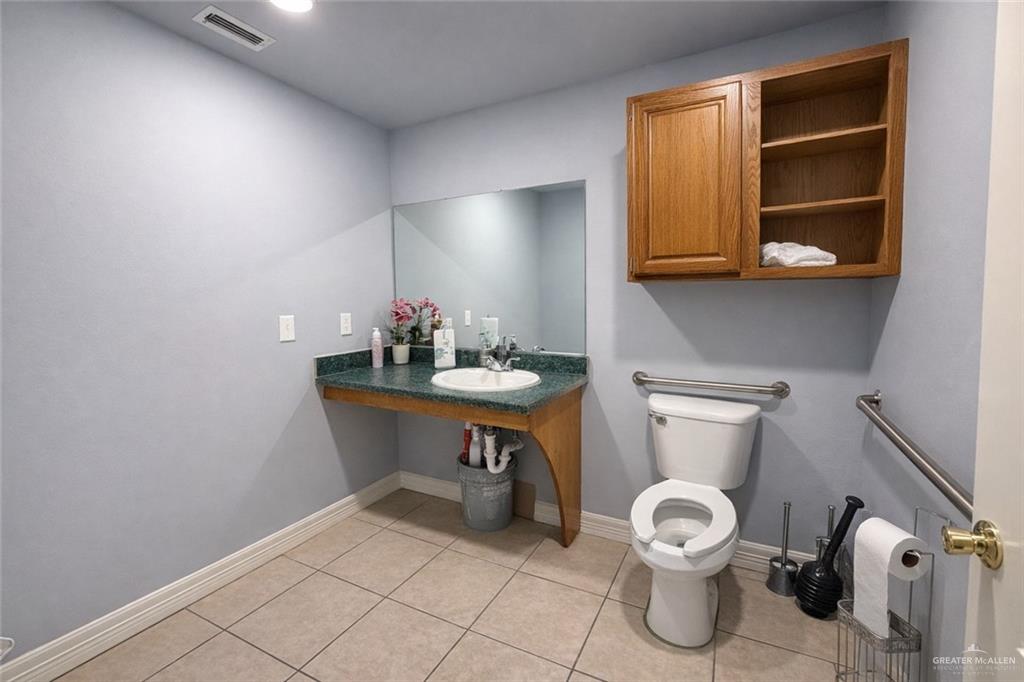 Photo 4 of 3509 University Drive #C