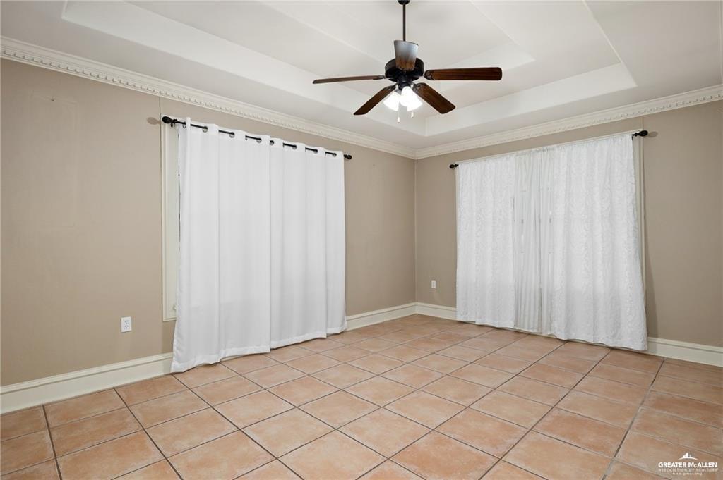 Photo 18 of 2400 Palm Hurst Drive