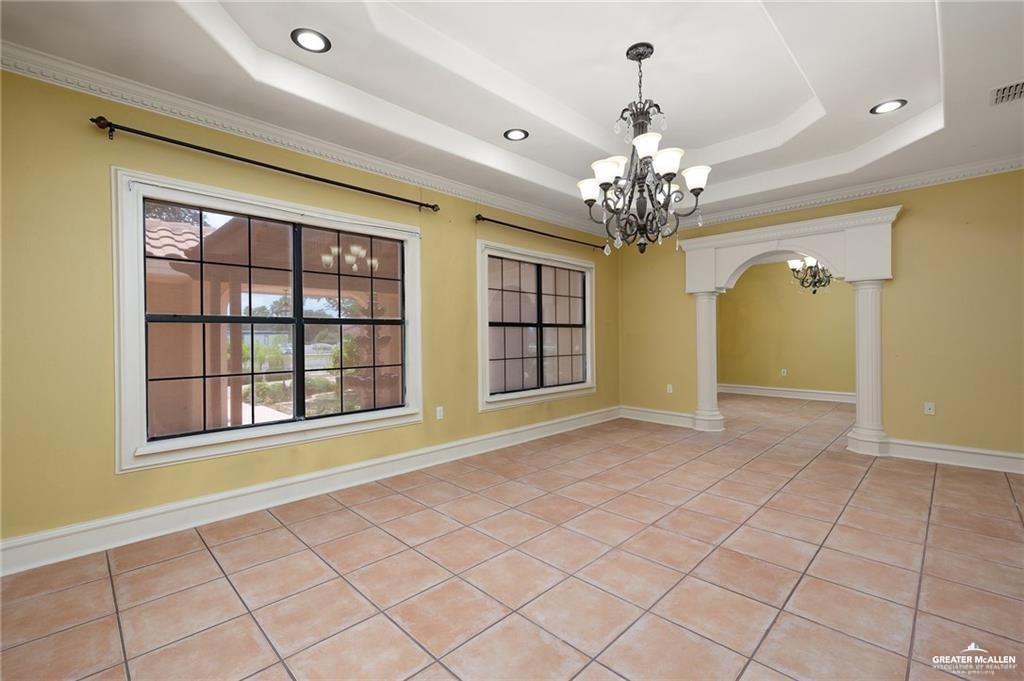 Photo 7 of 2400 Palm Hurst Drive