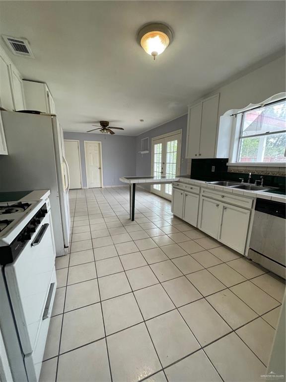 Photo 3 of 1101 Siesta Drive