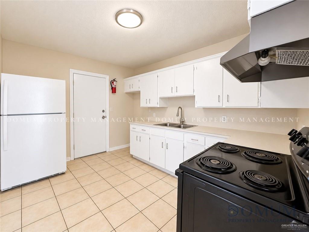 Photo 6 of 1811 Perkins Avenue #9