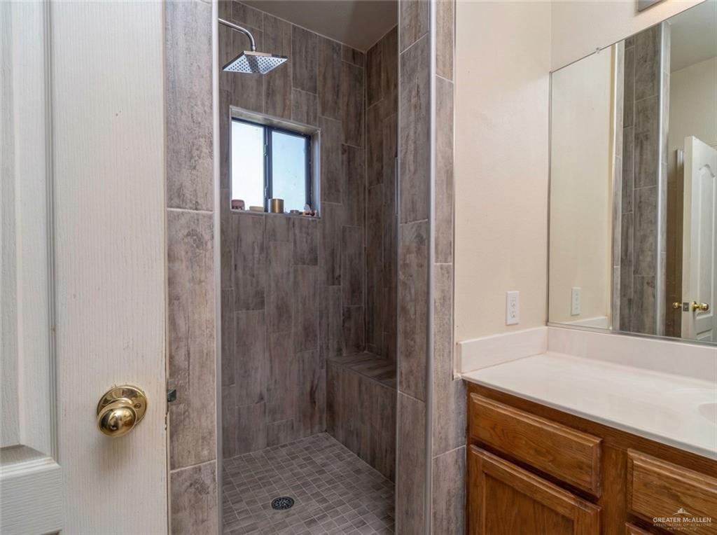 Photo 8 of 4706 Trosper Road