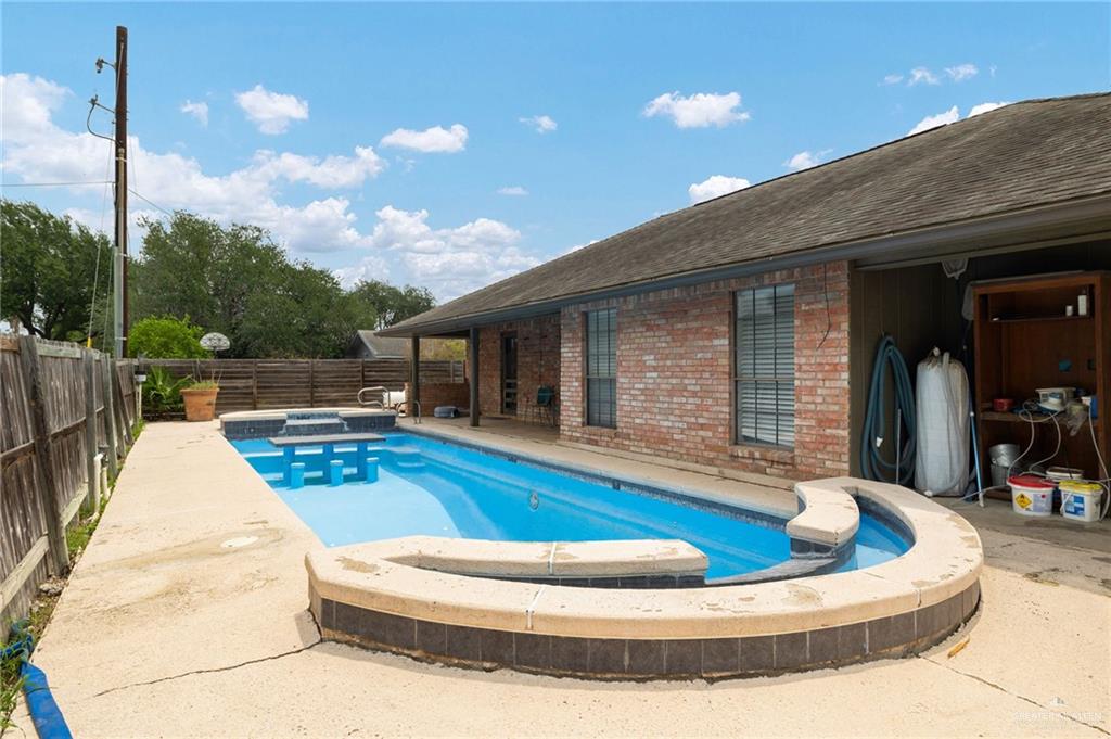 Photo 13 of 400 Iris Avenue