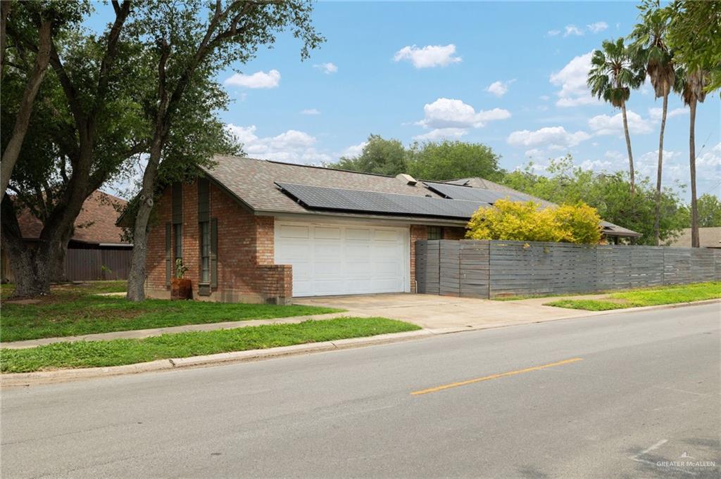 Photo 2 of 400 Iris Avenue