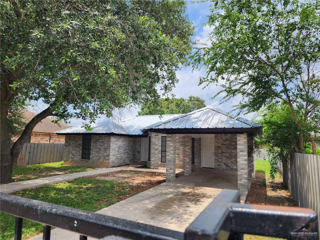 Photo 2 of 421 Casiano Street