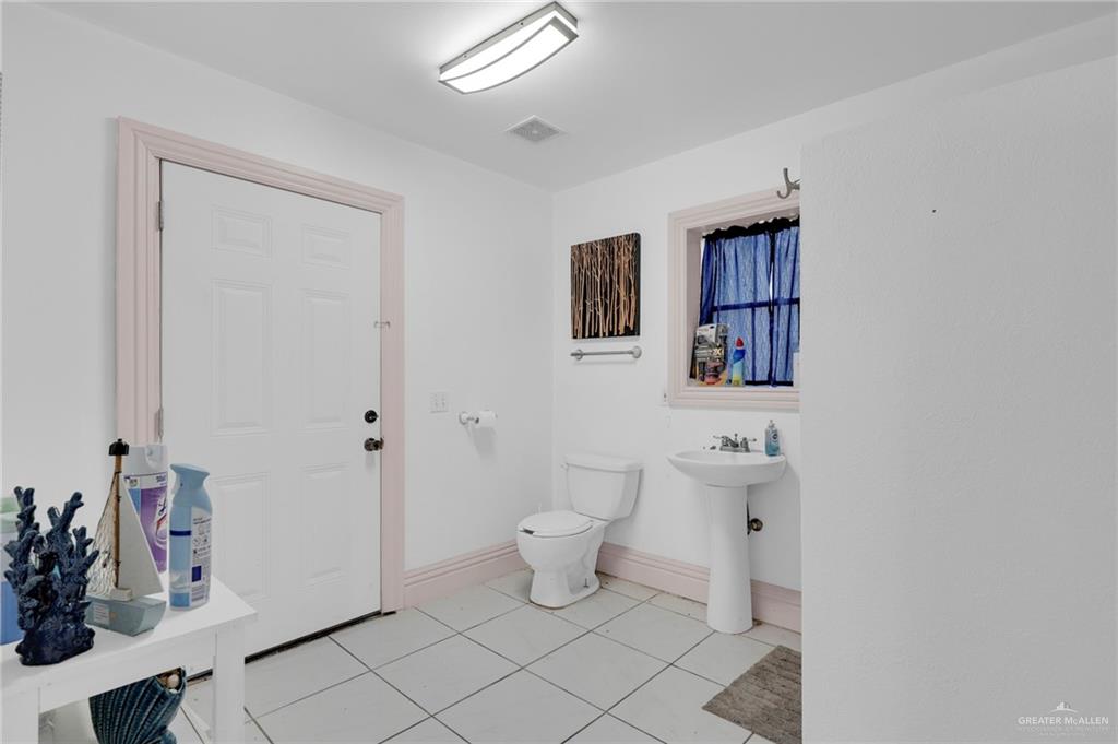 Photo 10 of 1001 Trout Avenue
