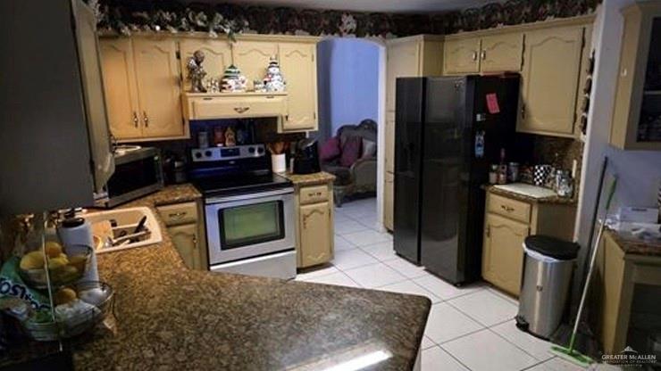 Photo 12 of 2802 Huisache Avenue