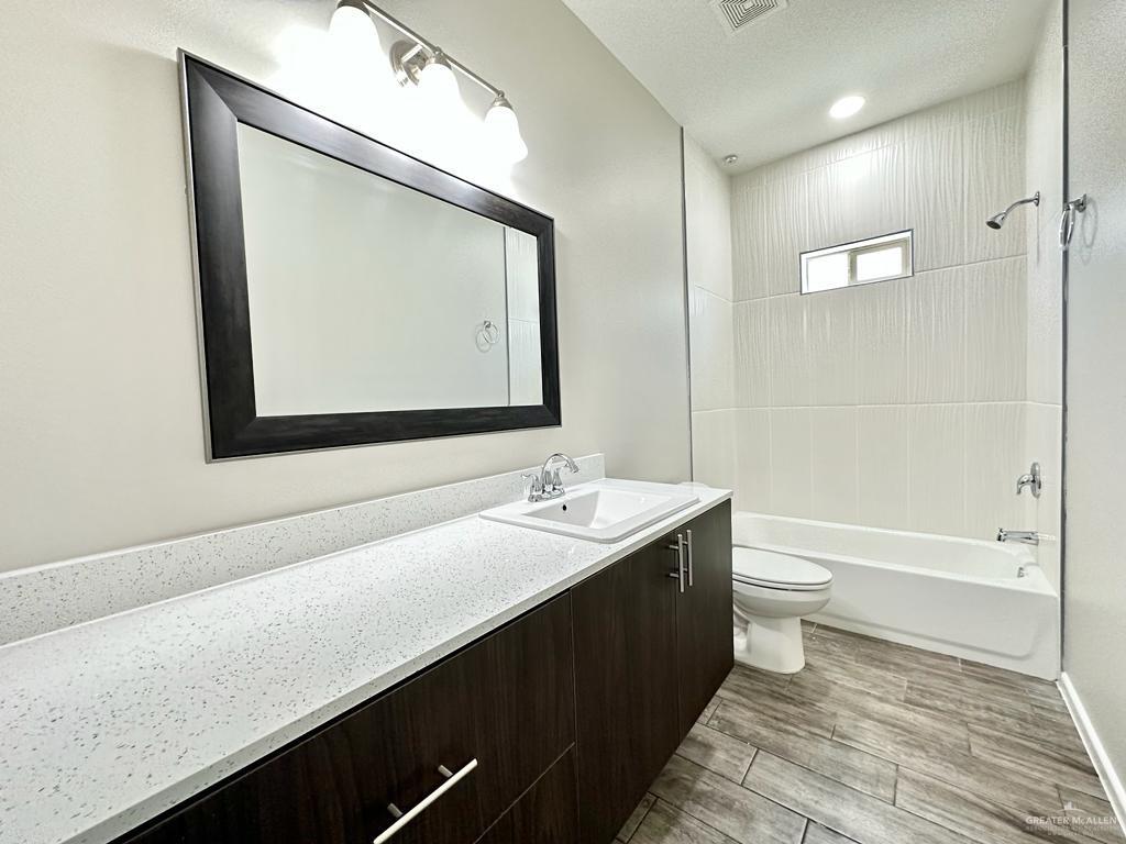 Photo 7 of 1312 Yankton Street #4