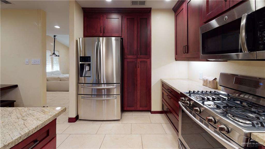 Photo 5 of 2816 Gardenia Circle