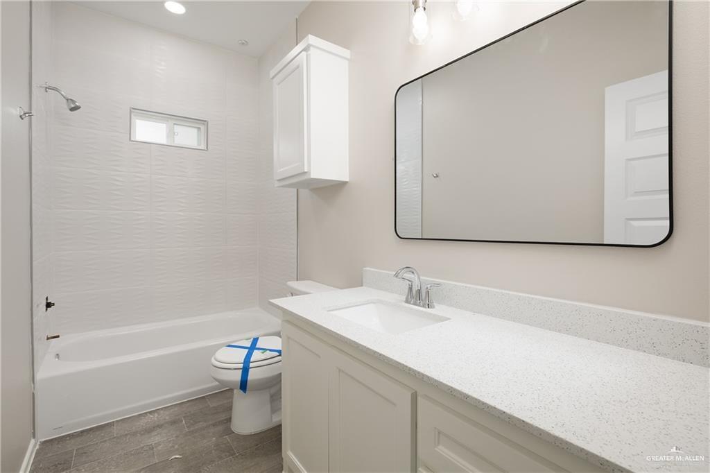 Photo 18 of 2704 Harrison Avenue #3
