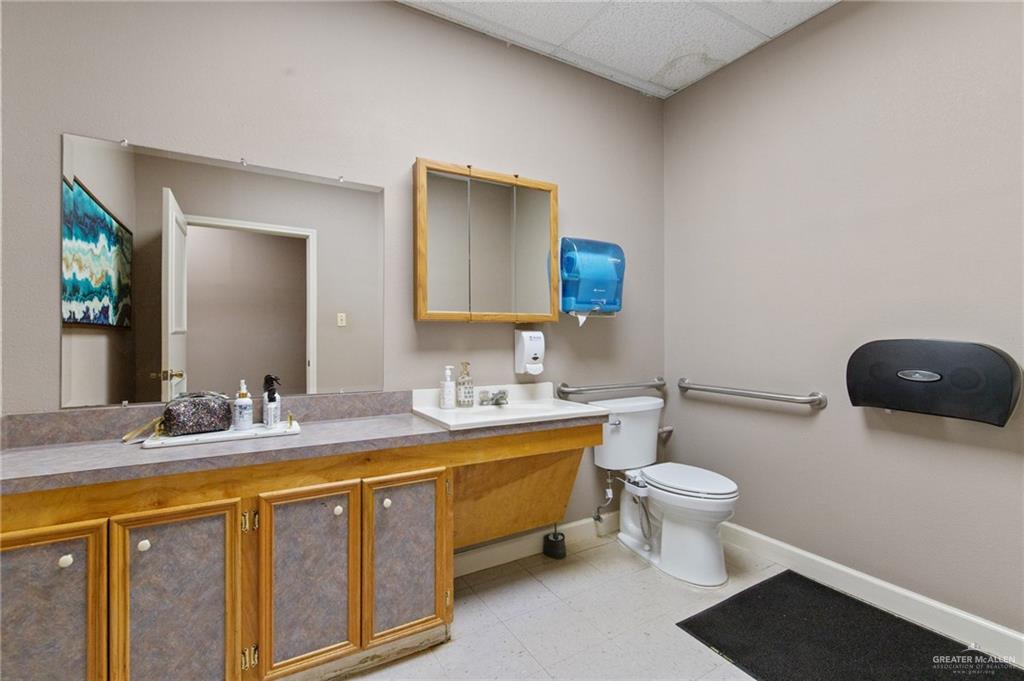 Photo 15 of 610 Expressway 77