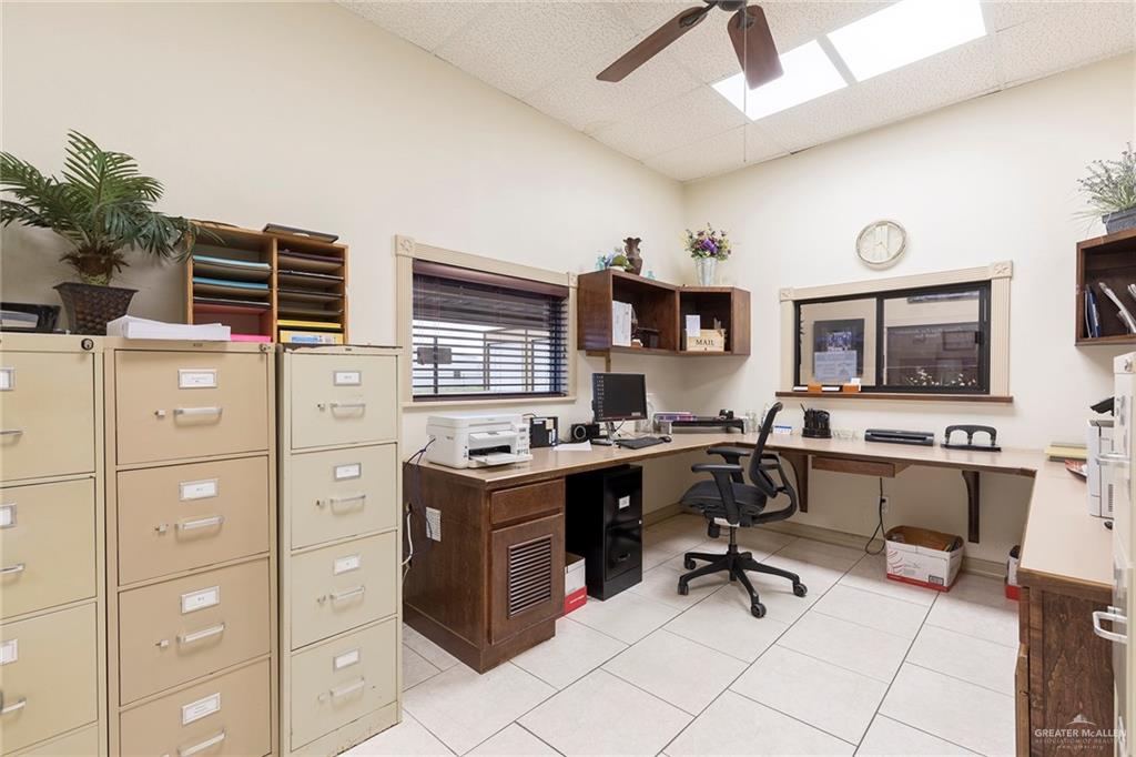Photo 4 of 951 Falcon Boulevard