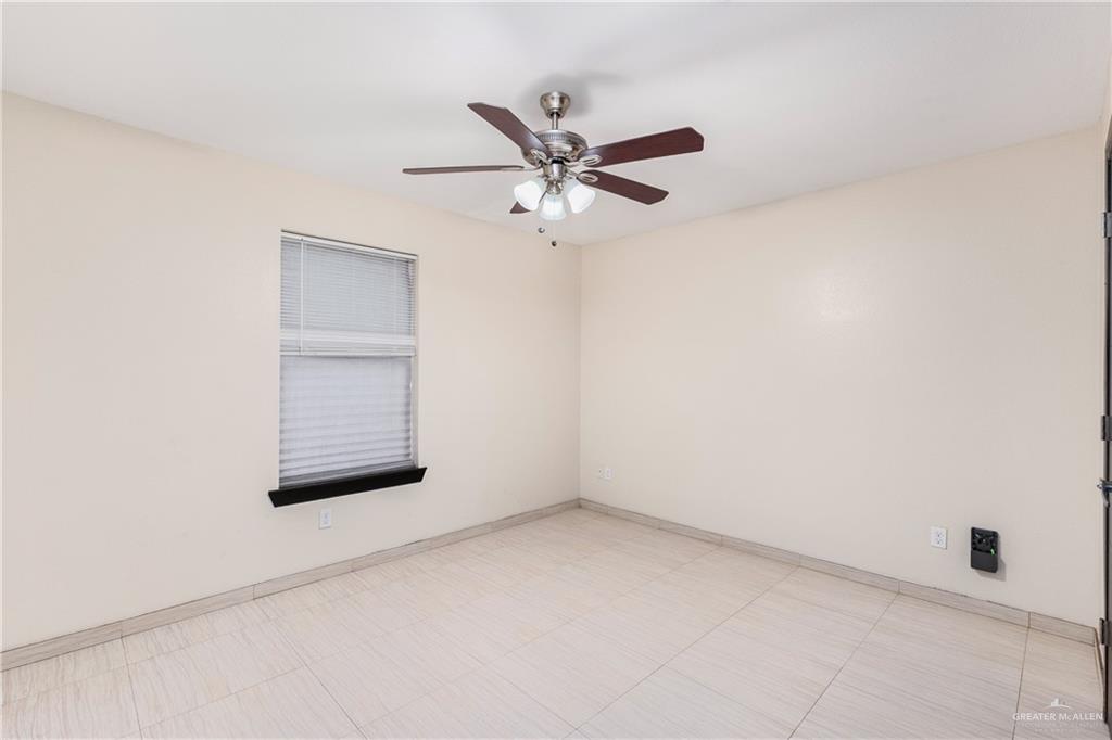 Photo 5 of 1403 Kiwi Avenue