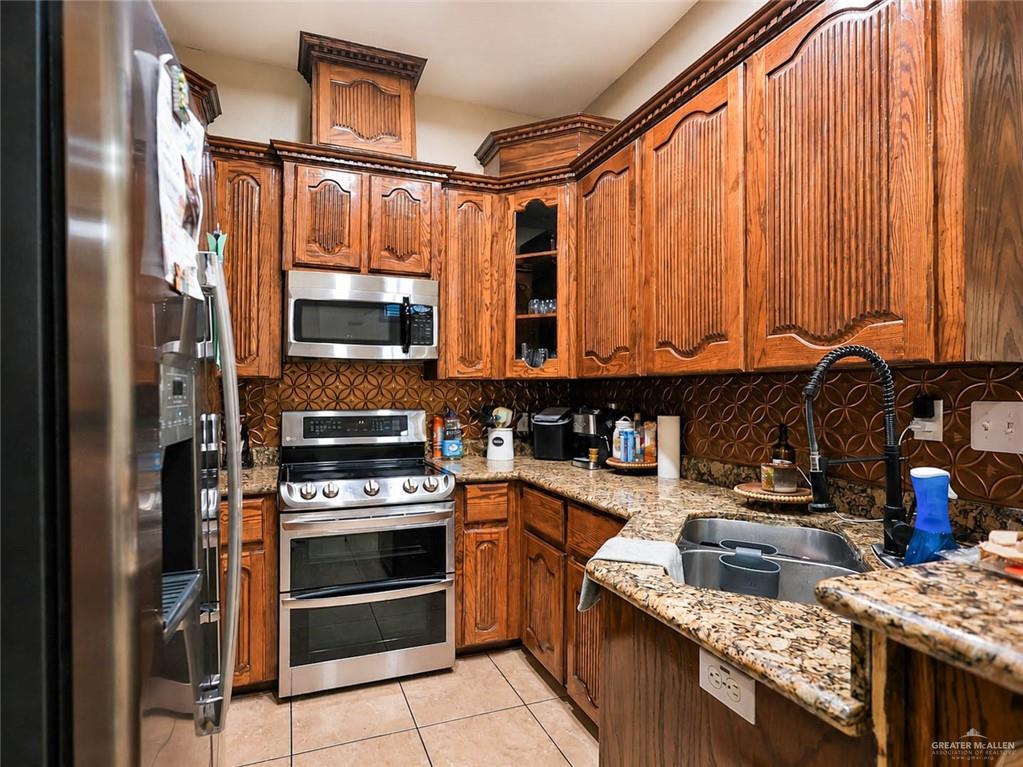 Photo 13 of 2501 Gardenia Drive