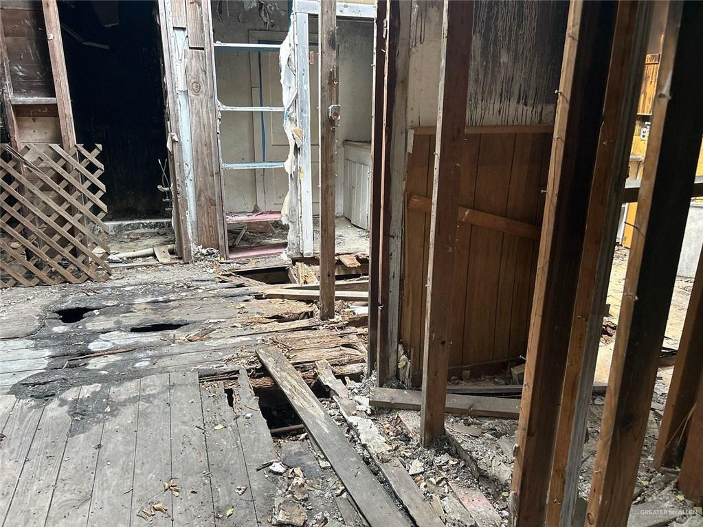 Photo 10 of 405 Hiawatha Street