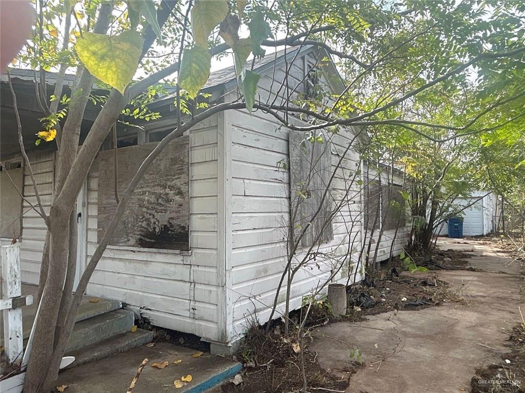Photo 14 of 405 Hiawatha Street