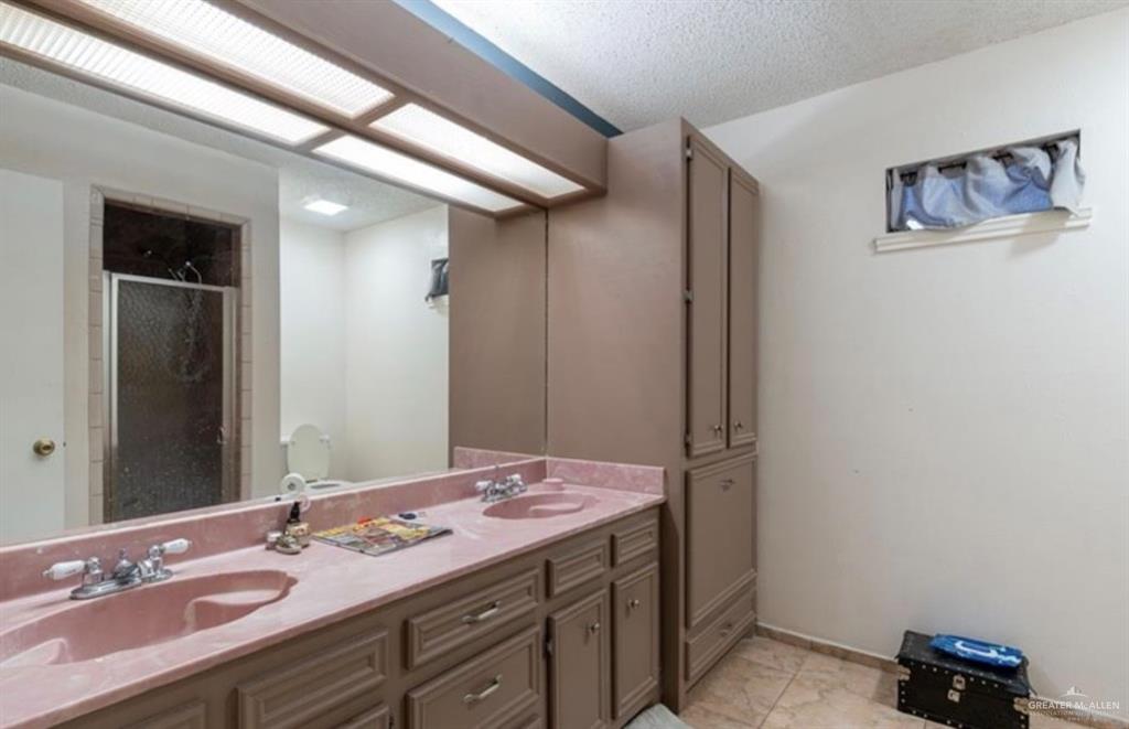 Photo 14 of 920 Greenlawn Street