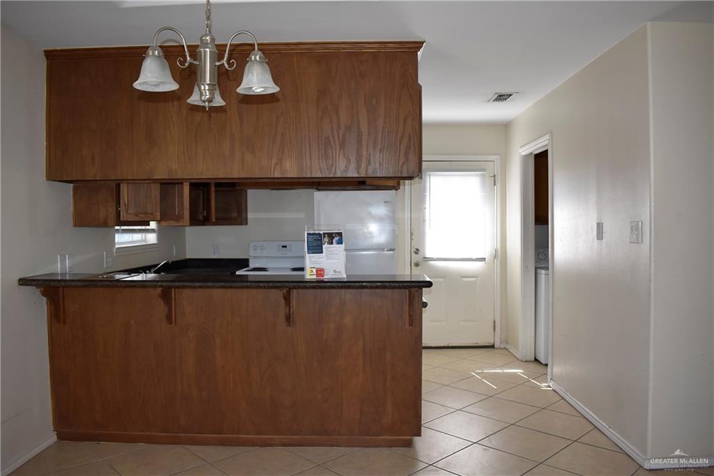 Photo 4 of 221 Albatross Avenue