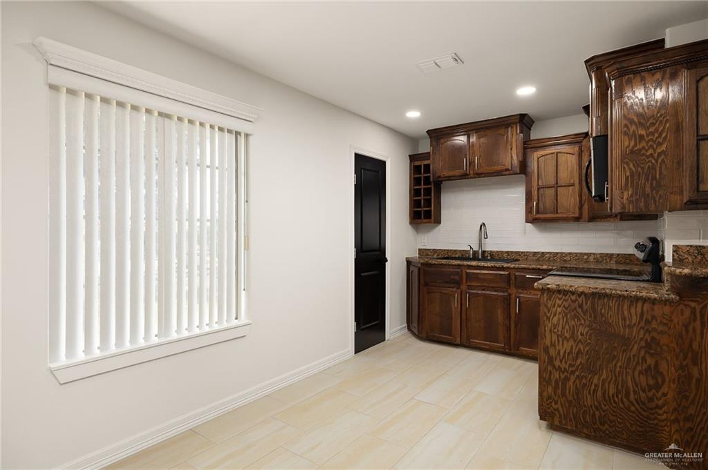 Photo 8 of 300 Diamond Street