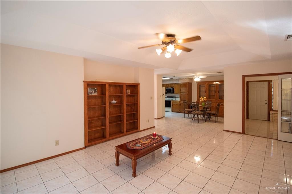 Photo 3 of 1419 Leo Street
