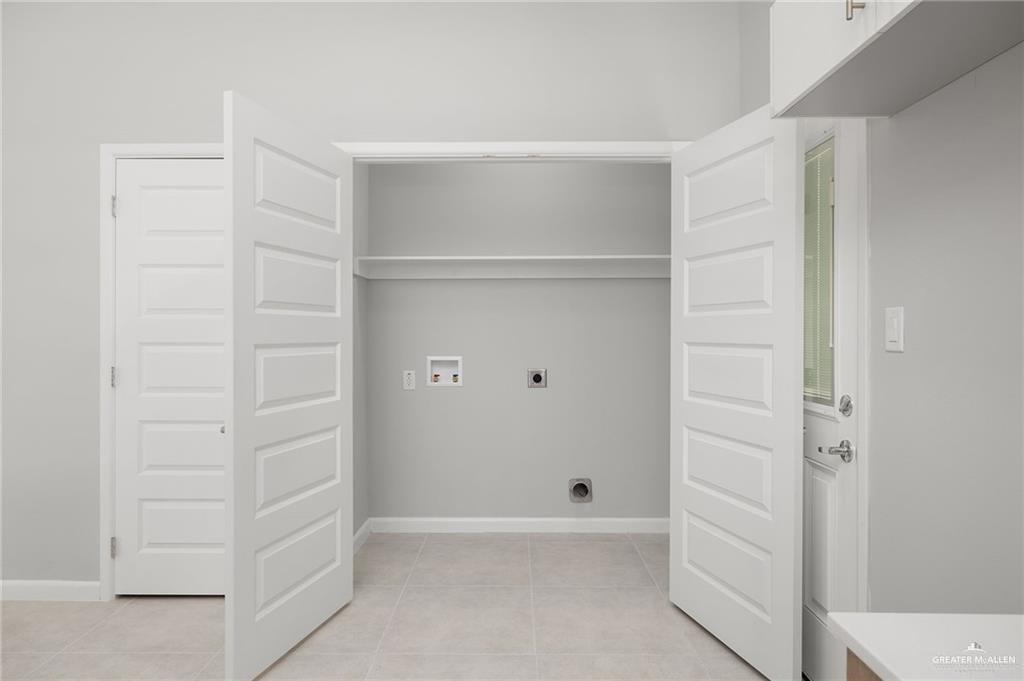 Photo 11 of 800 Oriole Road #2