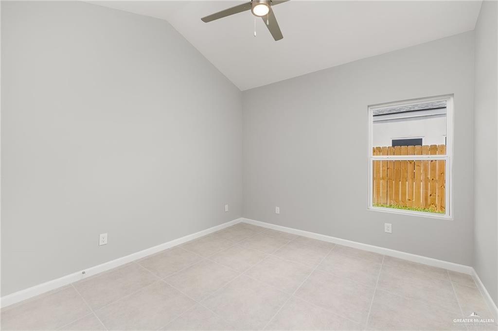Photo 14 of 800 Oriole Road #2