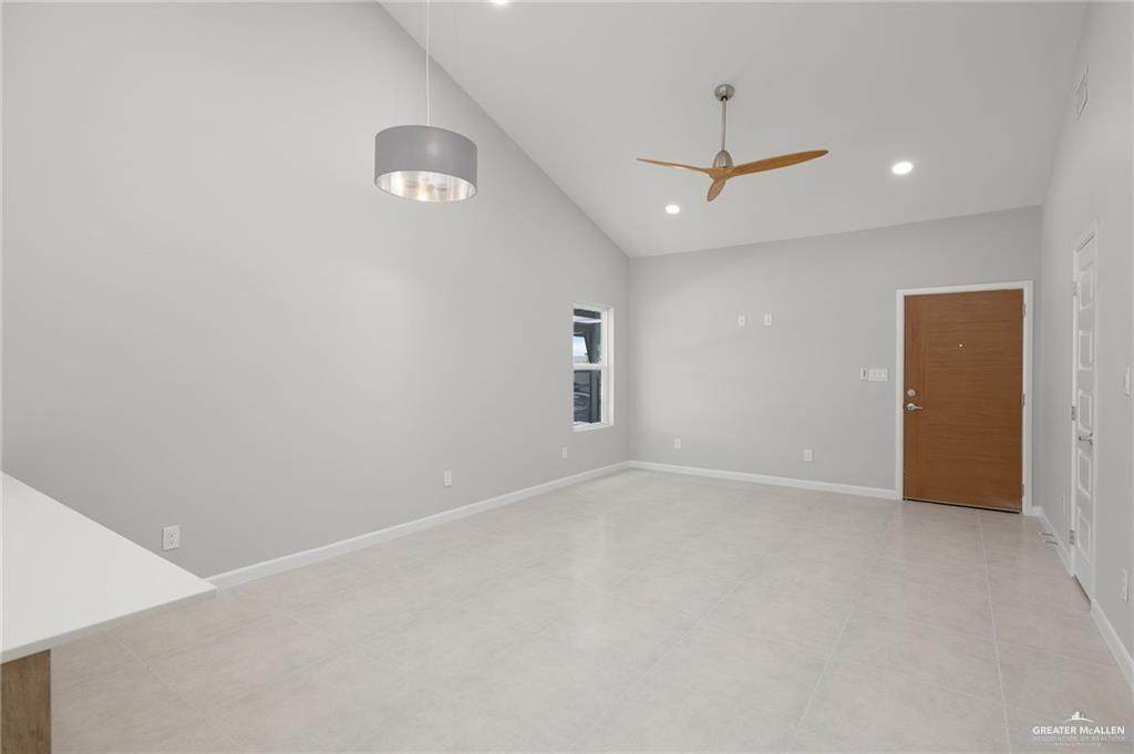 Photo 5 of 800 Oriole Road #2