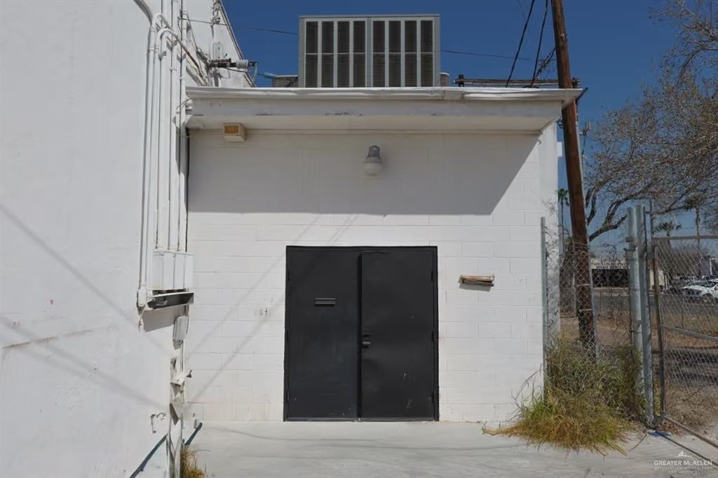 Photo 2 of 922 Conway Avenue