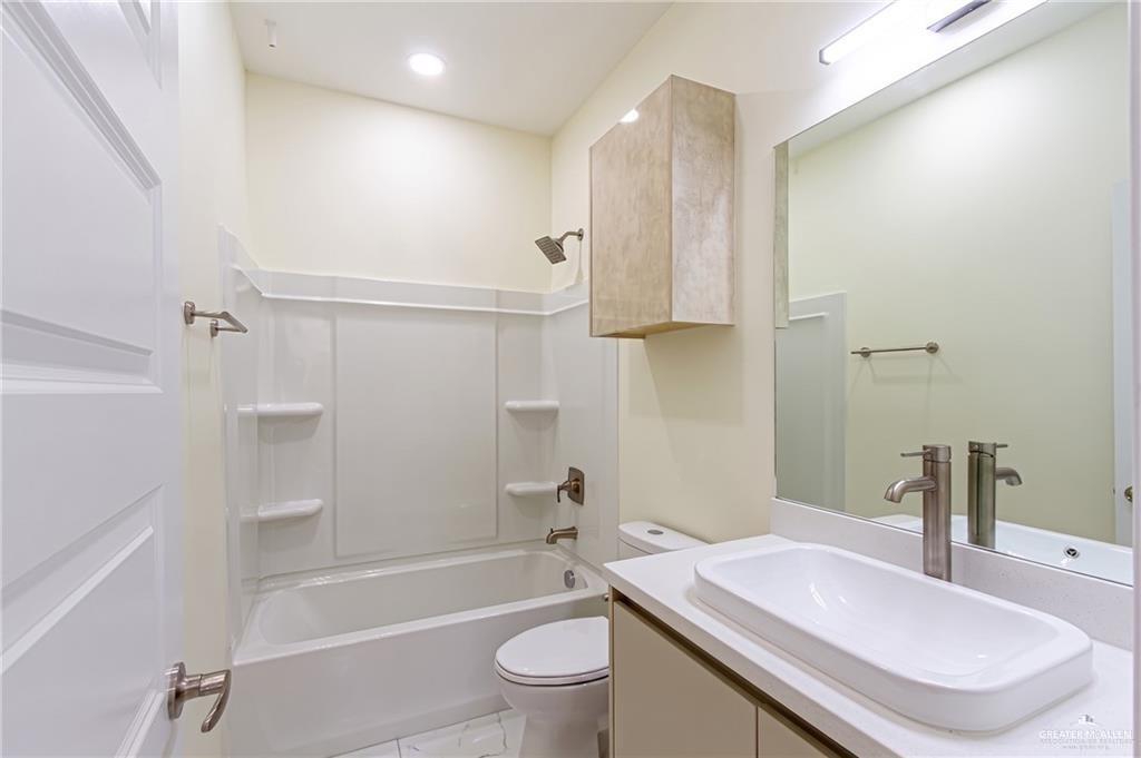 Photo 8 of 2609 Hilltop Avenue
