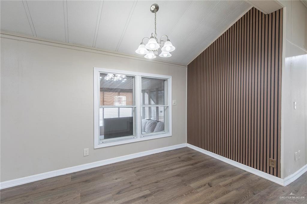 Photo 10 of 2027 Kelly Street