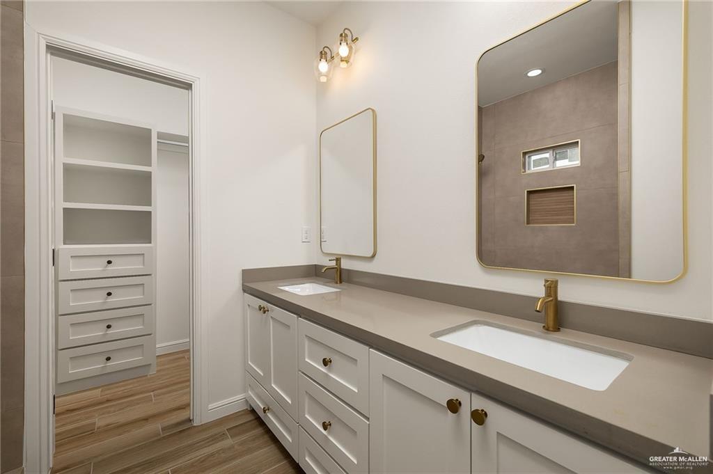 Photo 10 of 215 Barcelona Drive