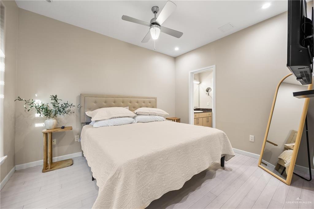 Photo 11 of 813 Travis Street #315