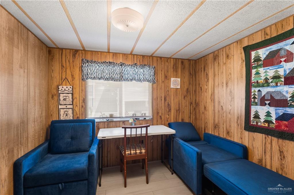 Photo 3 of 721 Anaqua Street