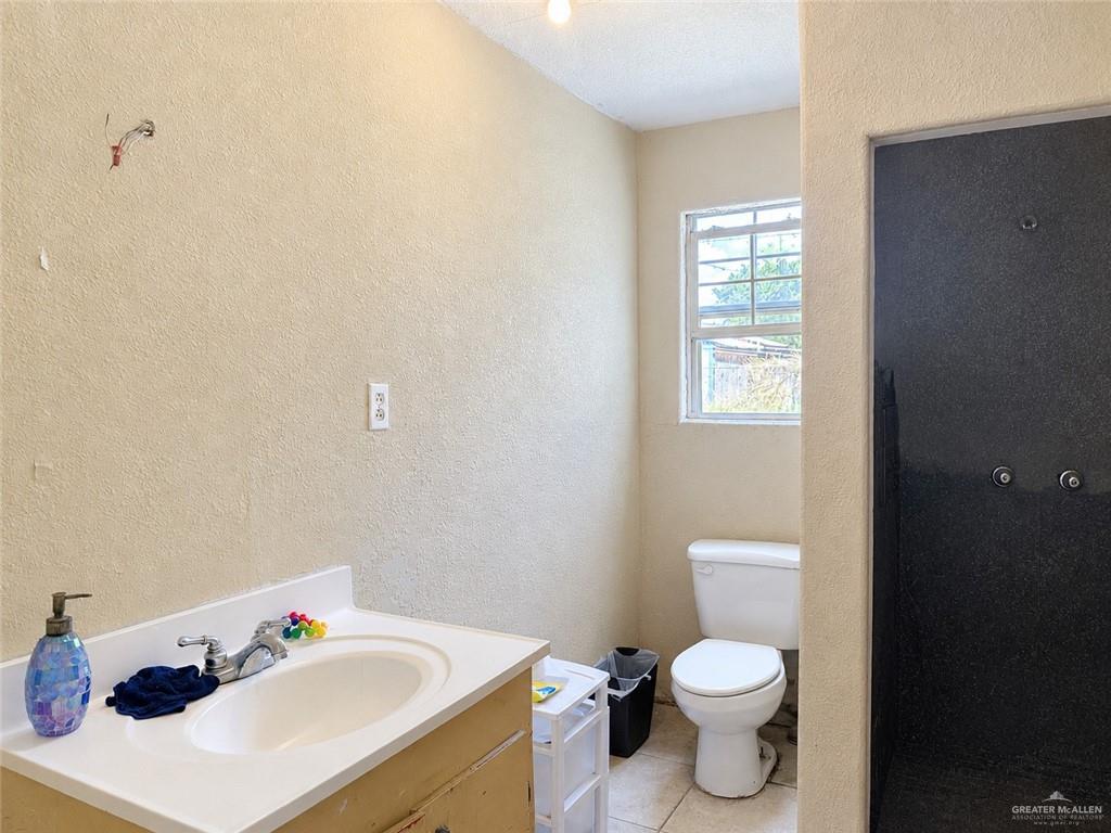 Photo 14 of 4400 Canadiana Lane