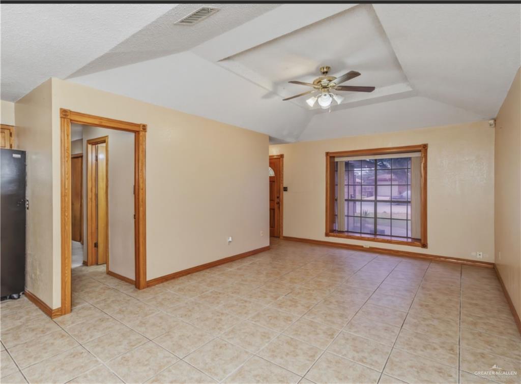 Photo 3 of 609 Delia Drive